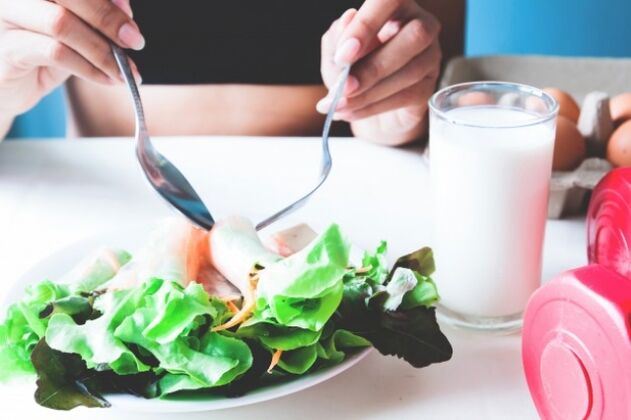Salad na iko yogọt